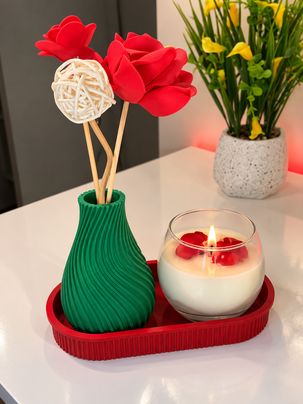 Kit vaso, base e vela de soja em fundo branco